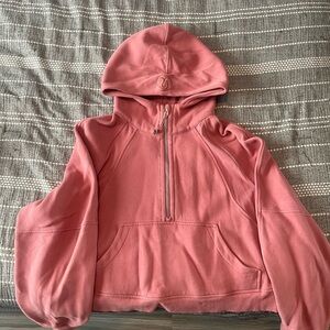 Lululemon 1/2 zip oversized Scuba hoodie!
Gently worn, no stains or snags